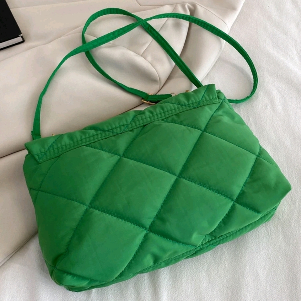 Green Quilted Pattern Chain Decor Flap Square Bag with Zipper & Magnetic Closure - Picture 7 of 7